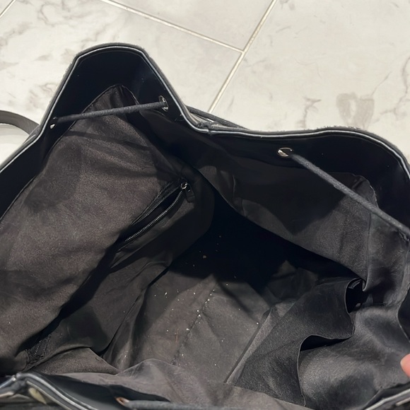 Roomy luminous geometric backpack - Picture 4 of 4